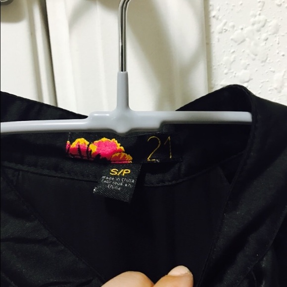 Black Sleeveless blouse w/ruffle button down- S - Picture 7 of 8